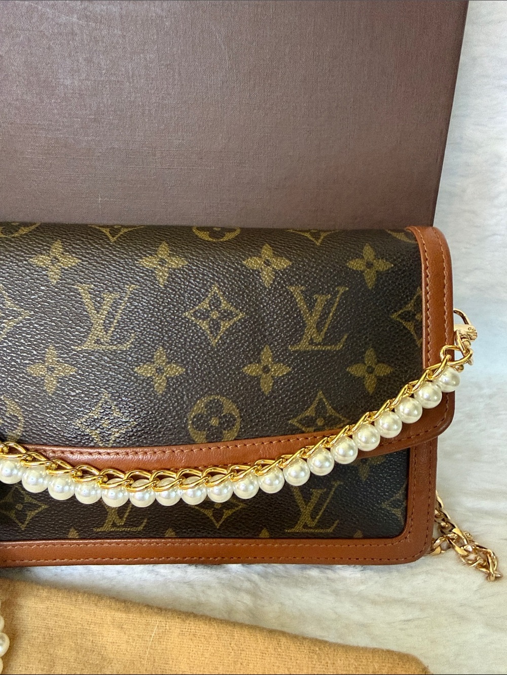 Authentic Louis Vuitton Dame Monogram Clutch - Picture 7 of 7